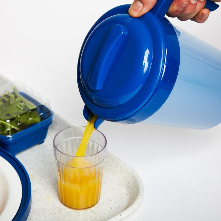 KH Traditional Insulated Jug Blue Lid Action In Use