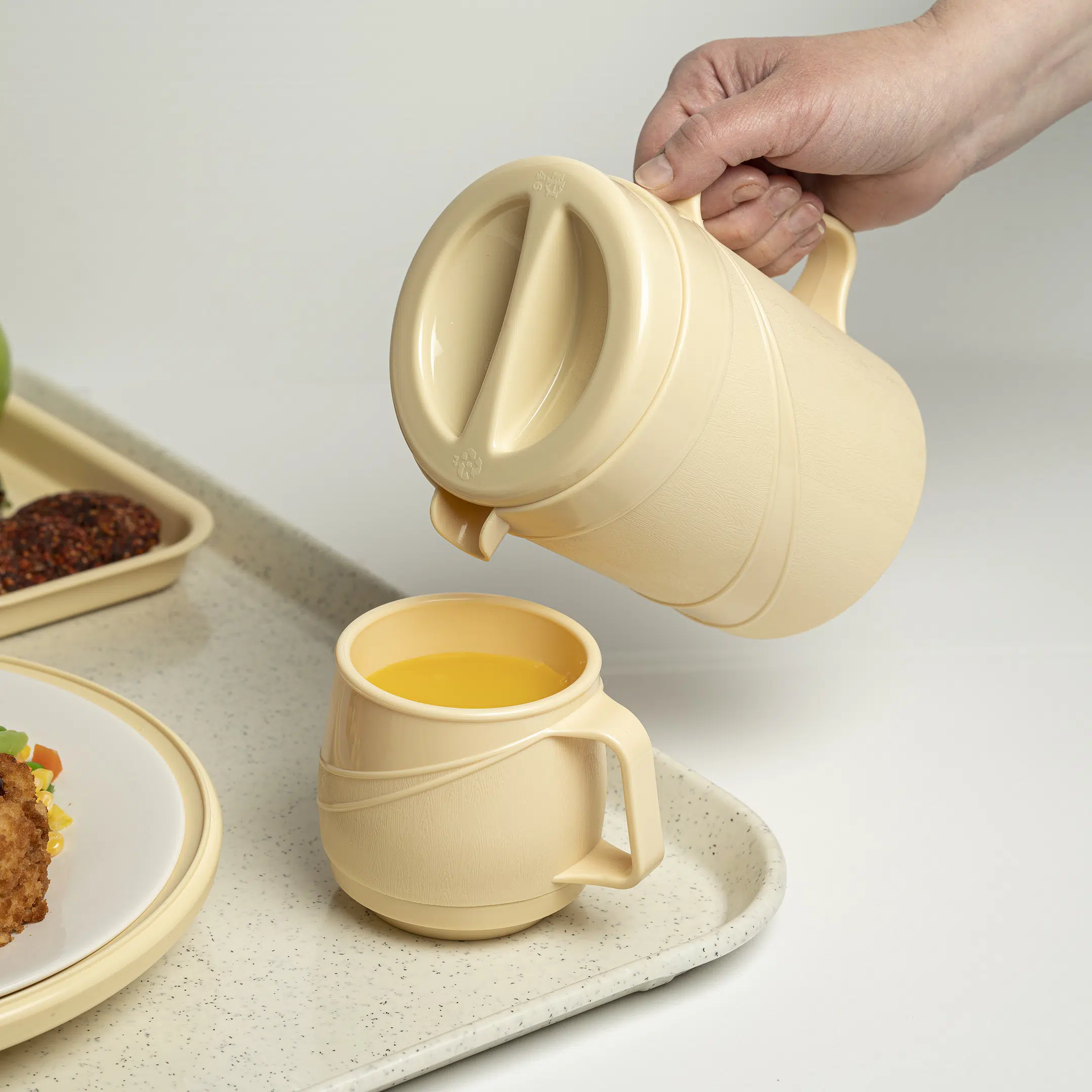 Moderne Jug Yellow Lifestyle