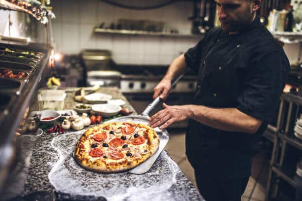 5 Benefits of Using Pizza Racks in Your Restaurant